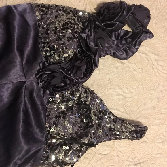 Dress - Picture 2 of 4